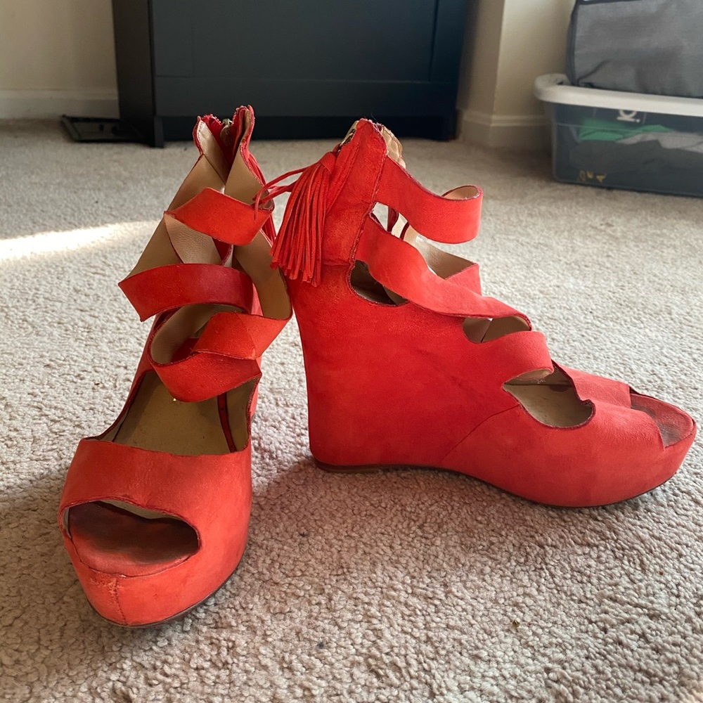 Coral Fringe Wedges